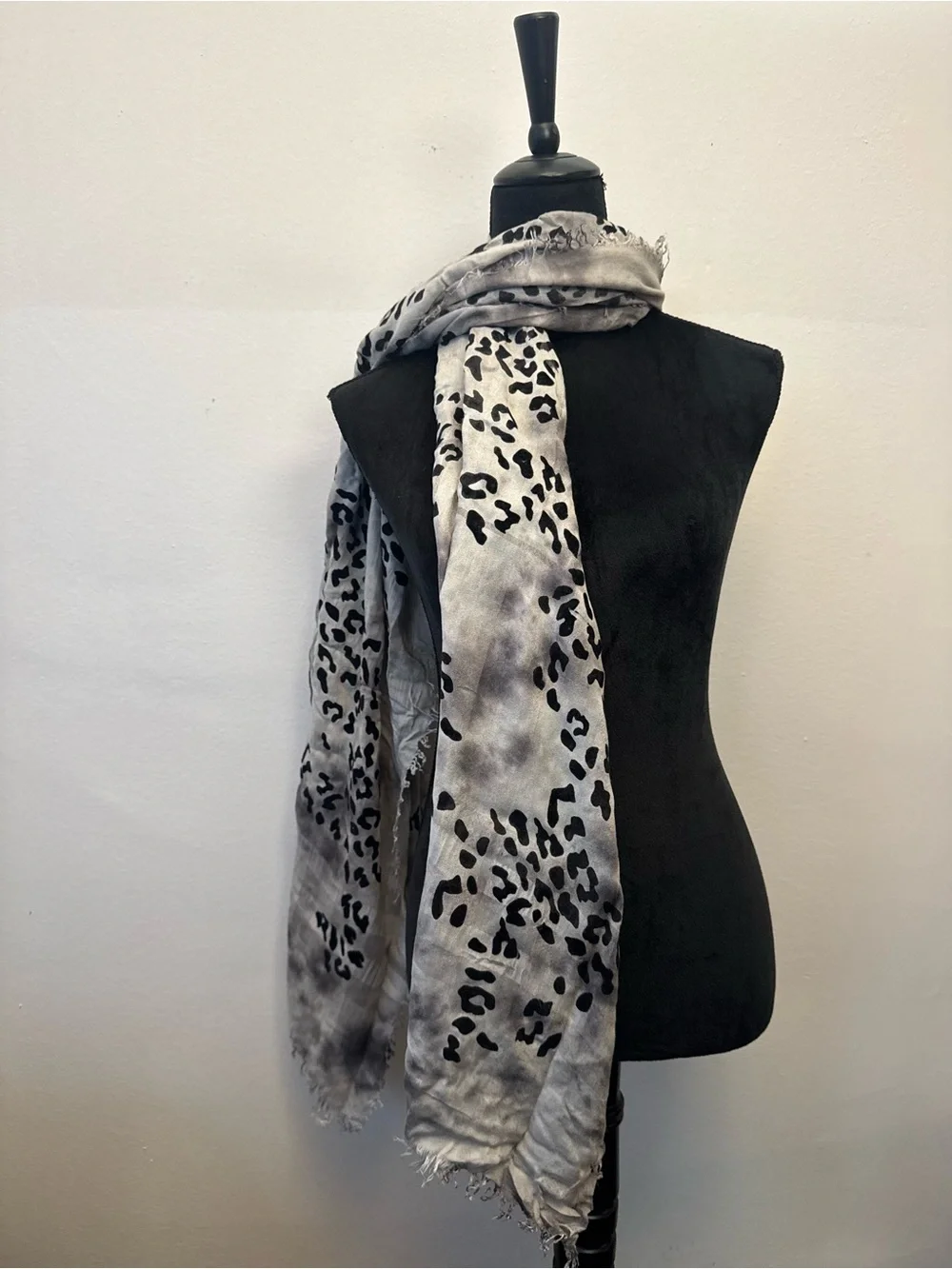 Grey Leopard Print Fashion Scarf